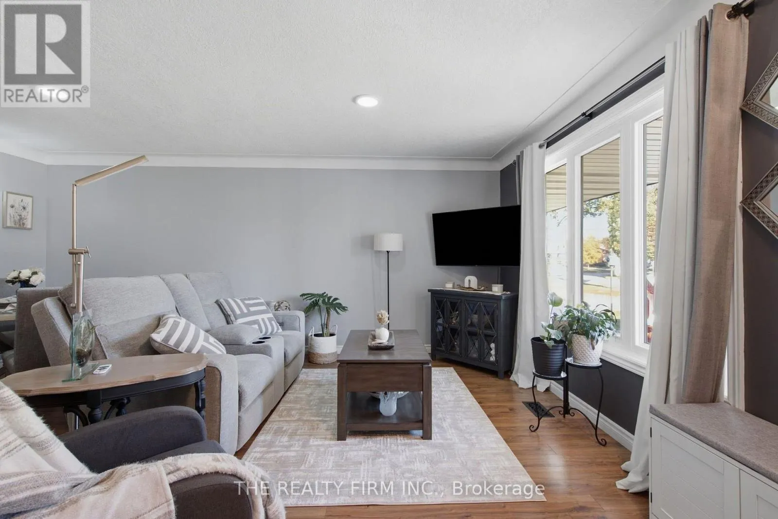25 QUEENSTON CRESCENT