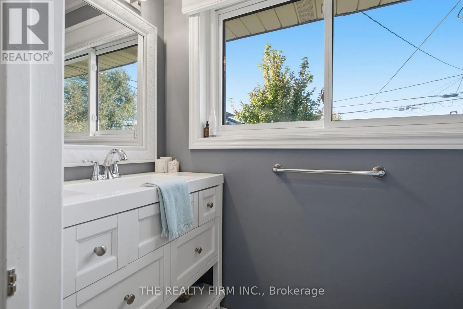 25 QUEENSTON CRESCENT