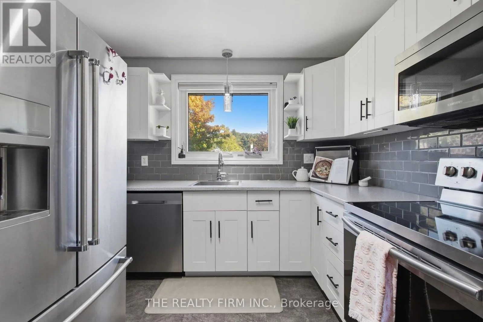 25 QUEENSTON CRESCENT