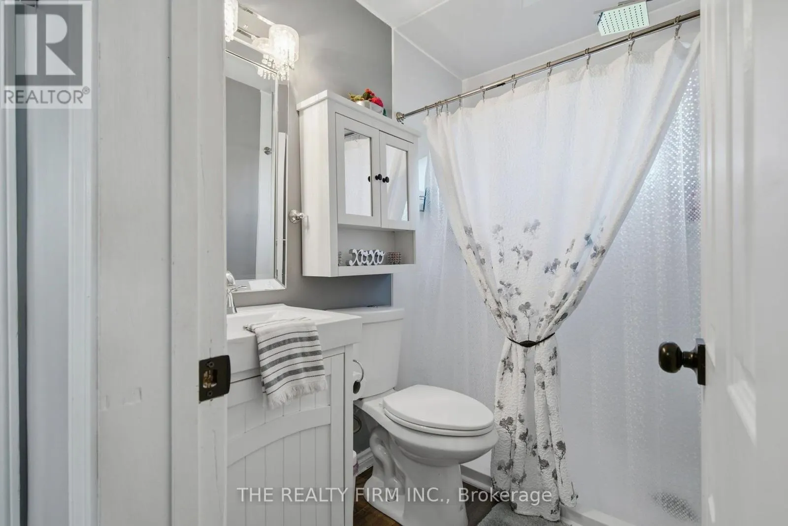 25 QUEENSTON CRESCENT