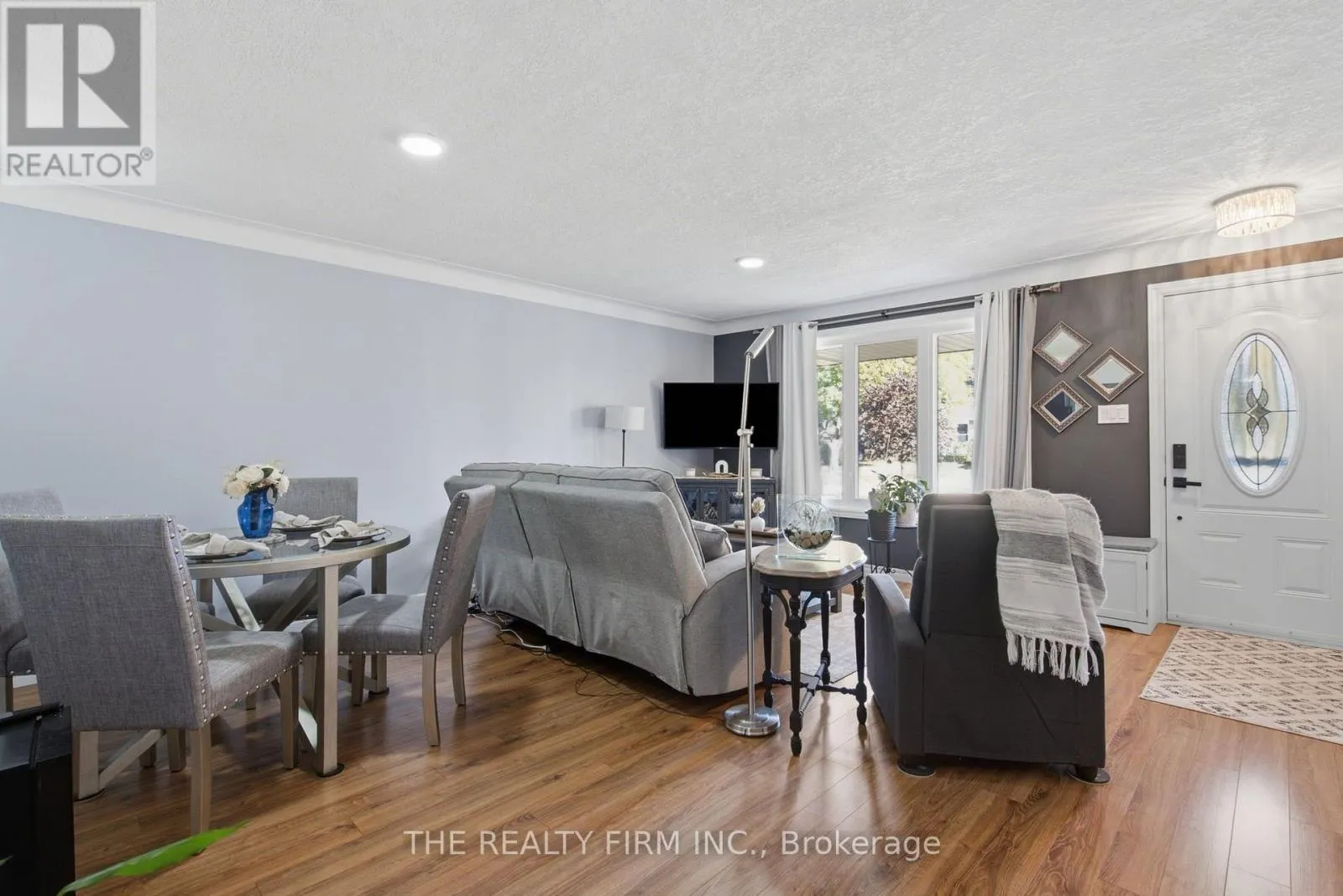 25 QUEENSTON CRESCENT