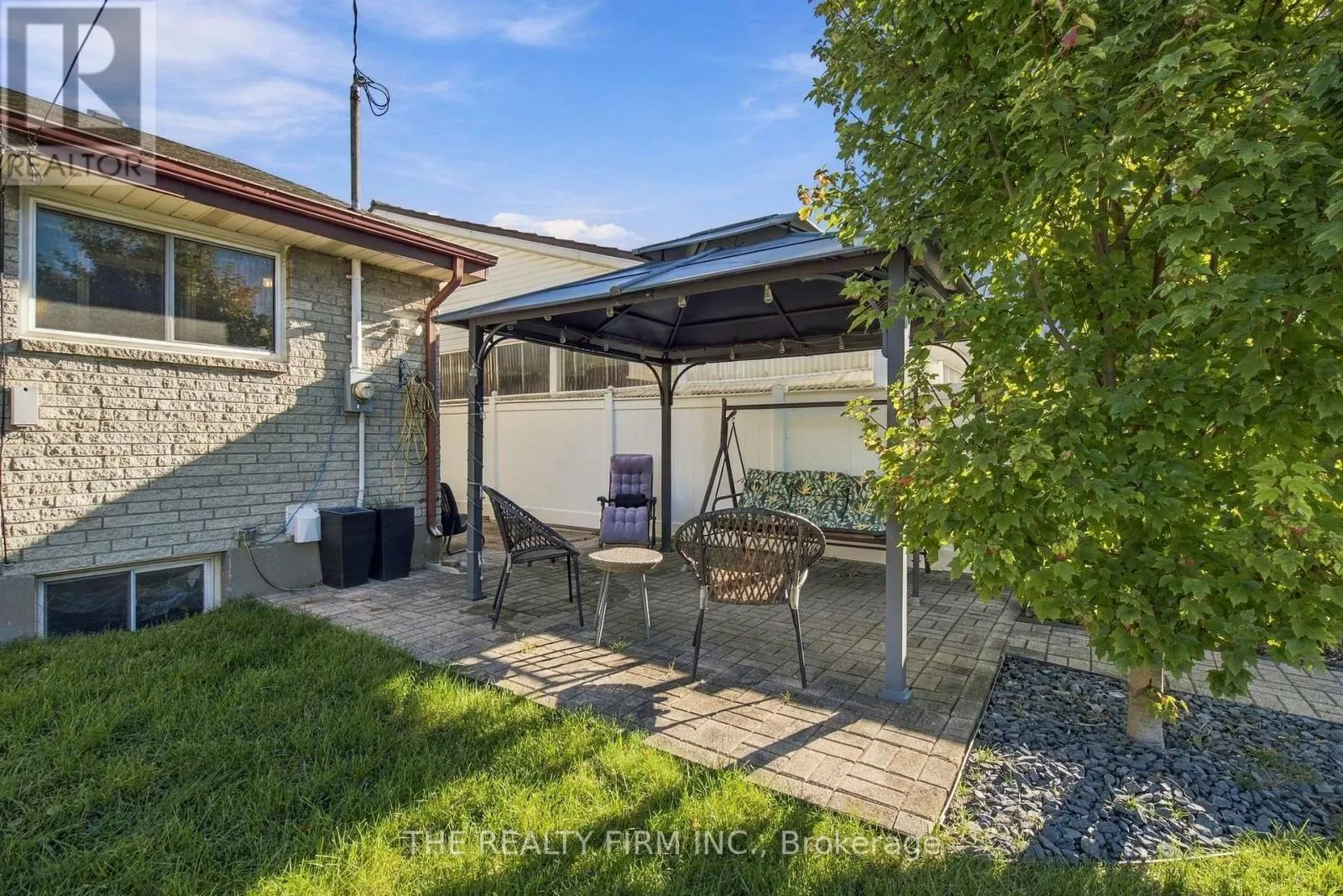 25 QUEENSTON CRESCENT