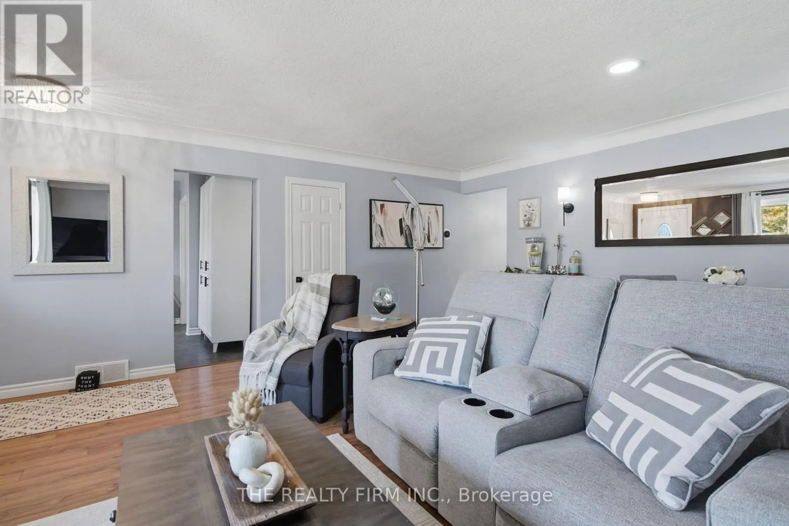 25 QUEENSTON CRESCENT