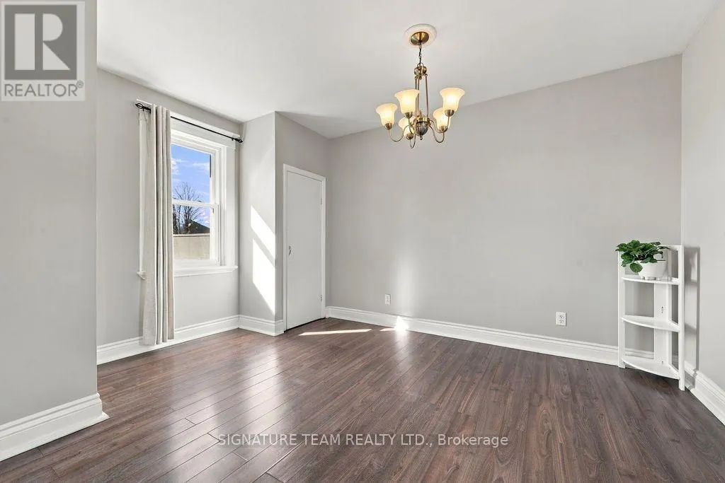 594 HAMILTON STREET W