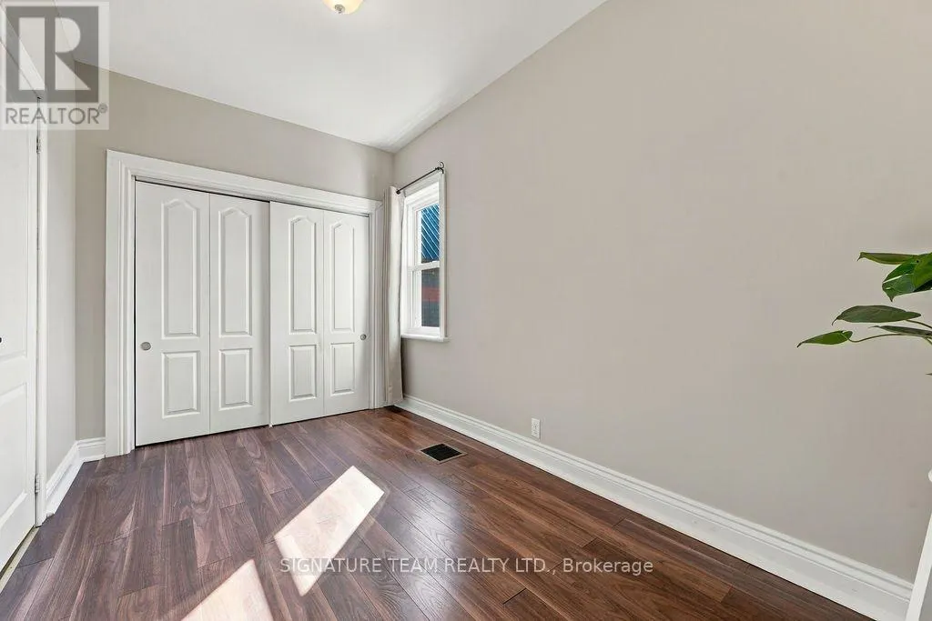 594 HAMILTON STREET W