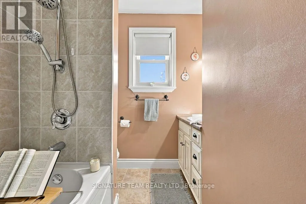 594 HAMILTON STREET W