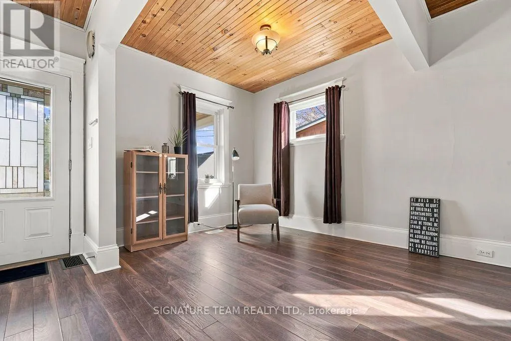 594 HAMILTON STREET W