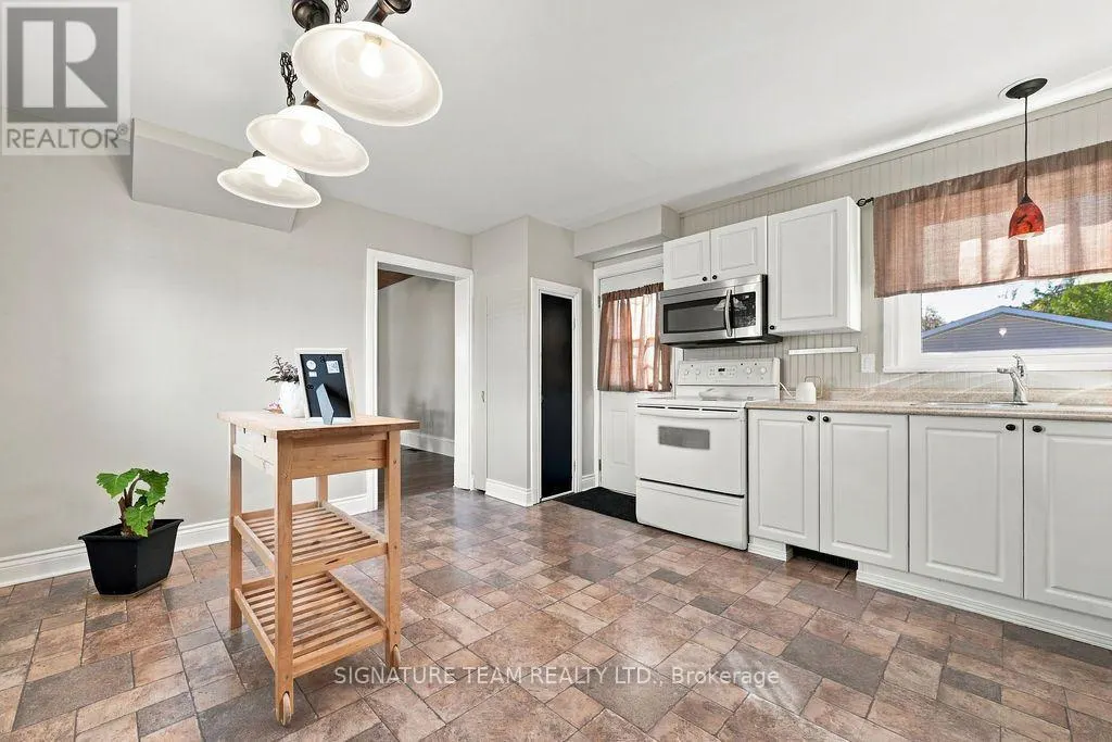 594 HAMILTON STREET W