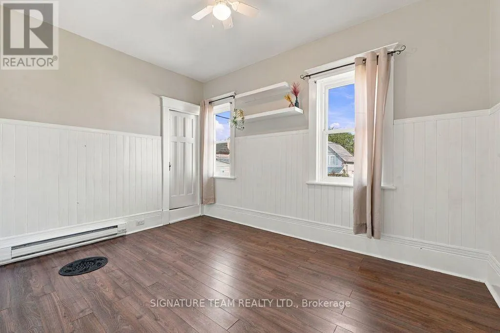 594 HAMILTON STREET W