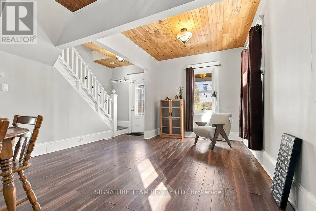 594 HAMILTON STREET W