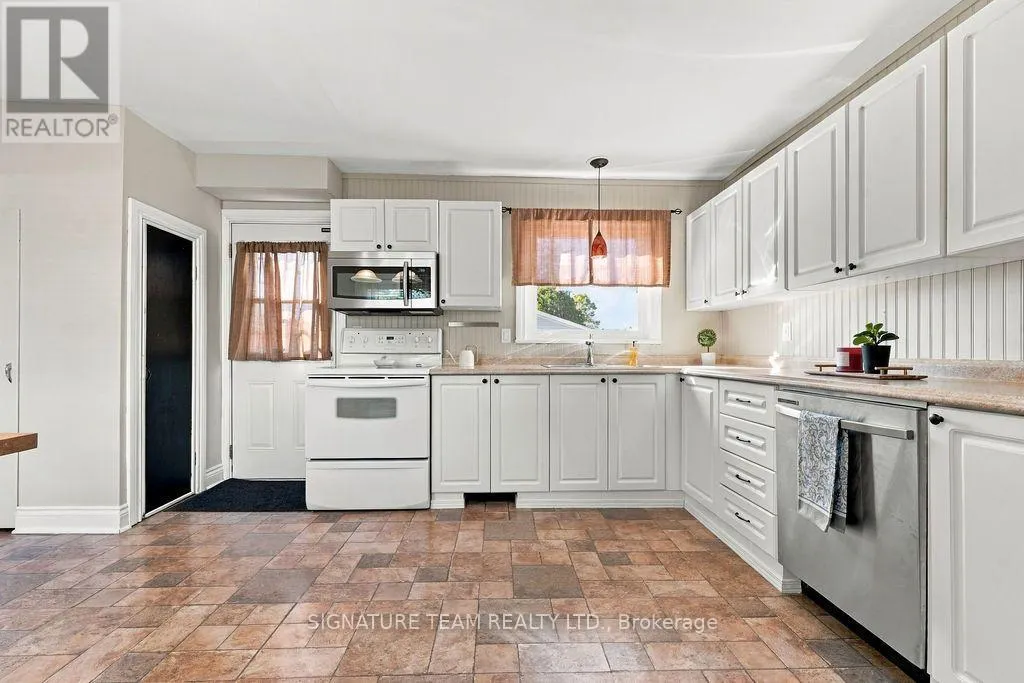 594 HAMILTON STREET W