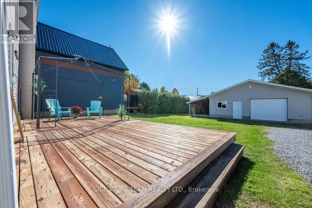 594 HAMILTON STREET W
