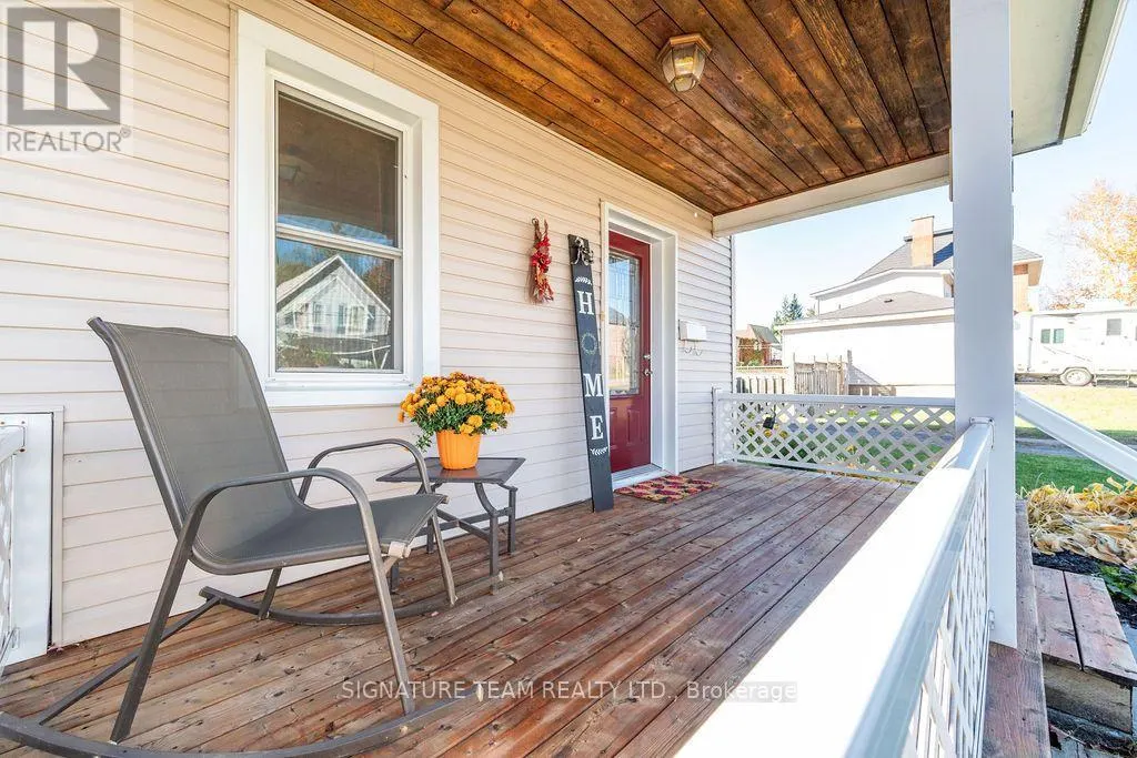 594 HAMILTON STREET W