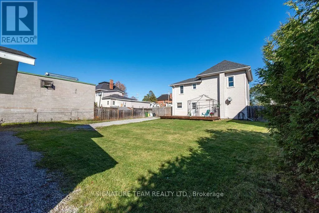594 HAMILTON STREET W