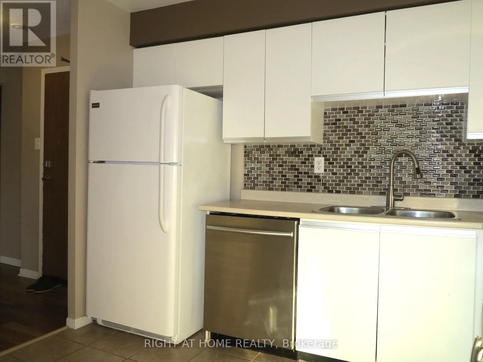 610 - 127 BELMONT DRIVE #610