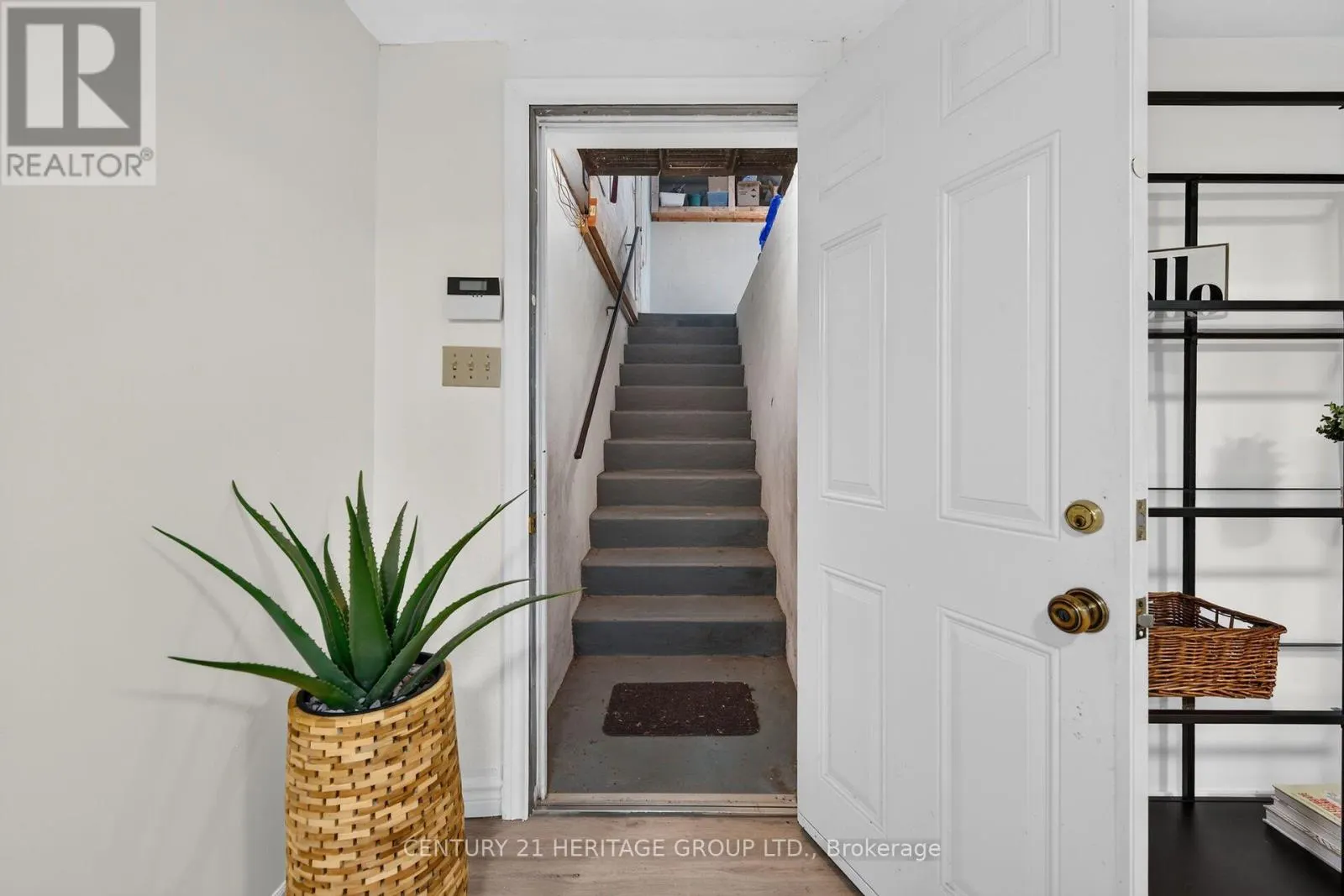 19 MEADOWBROOK CRESCENT