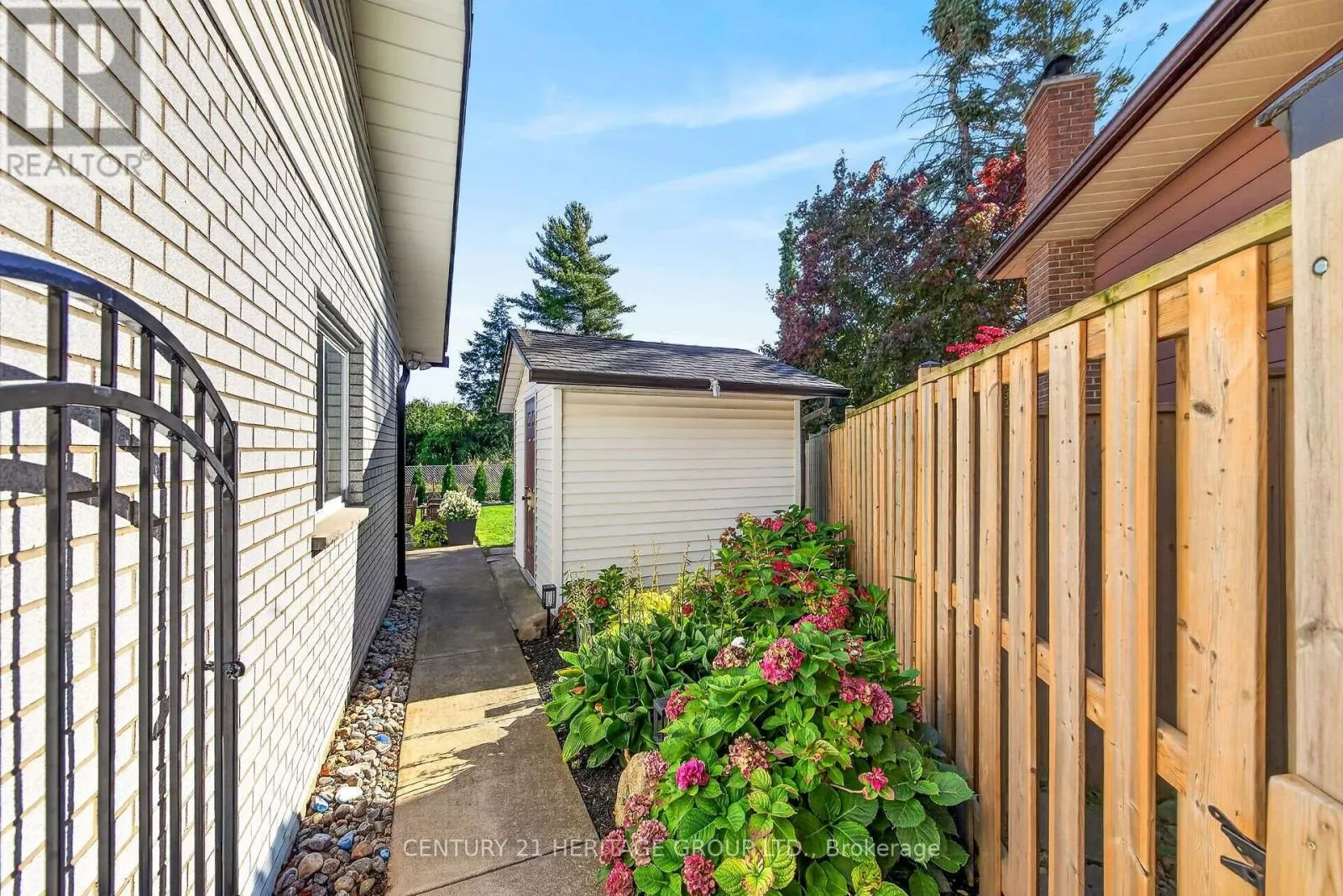 19 MEADOWBROOK CRESCENT