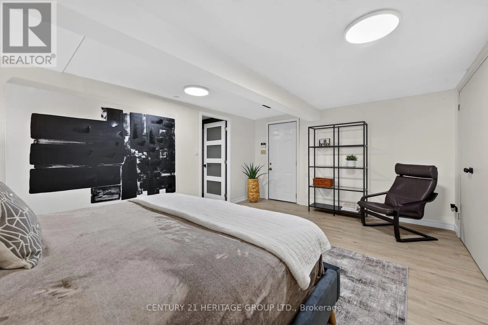 19 MEADOWBROOK CRESCENT
