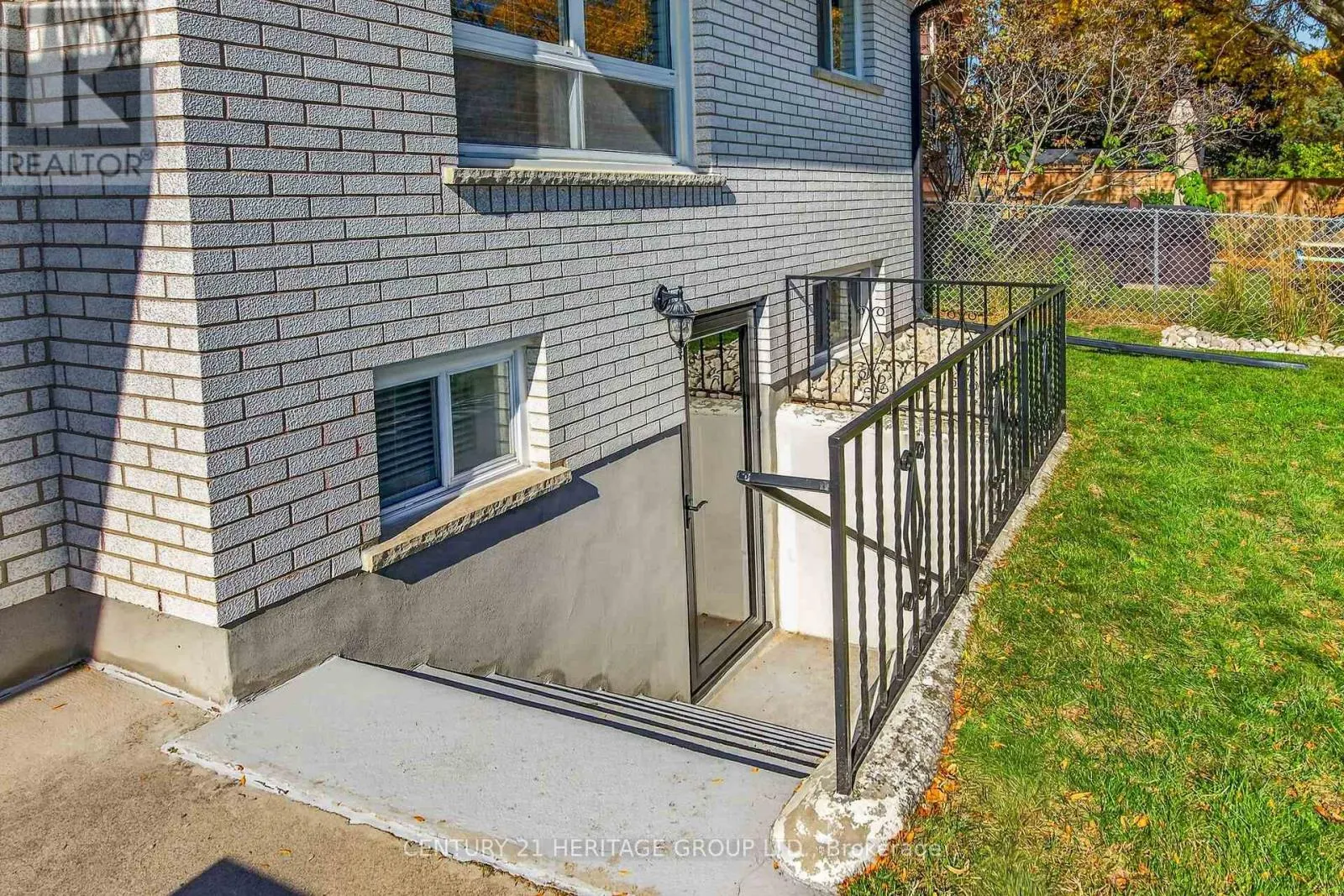 19 MEADOWBROOK CRESCENT