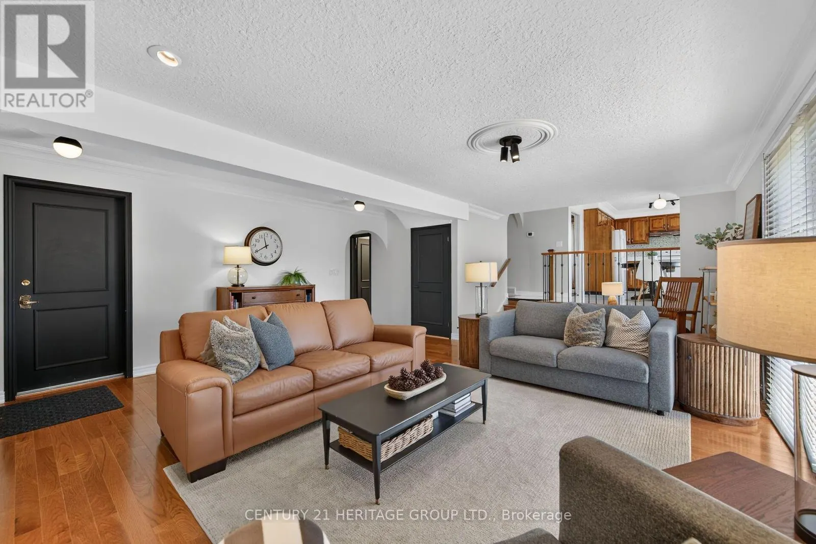 19 MEADOWBROOK CRESCENT