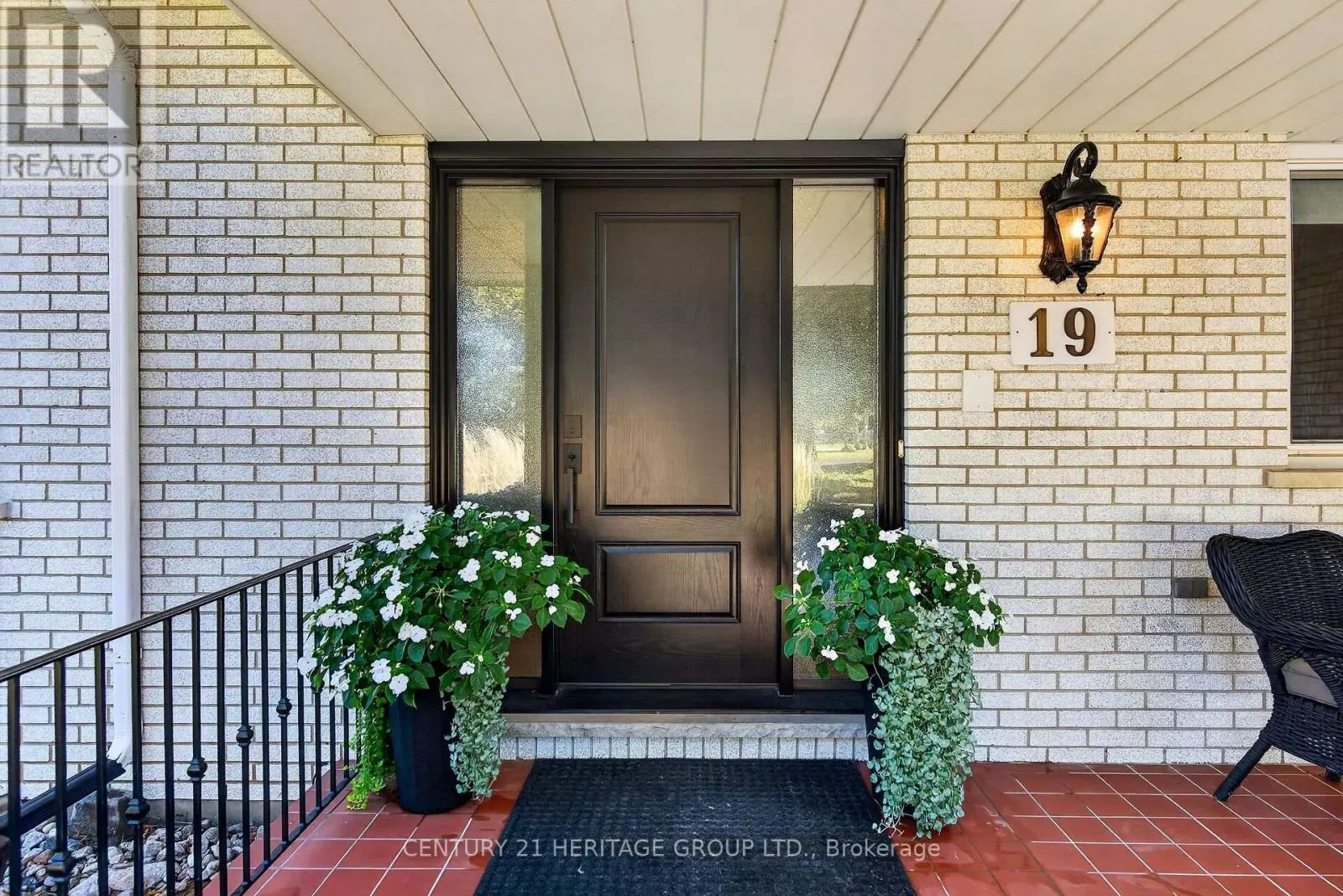 19 MEADOWBROOK CRESCENT