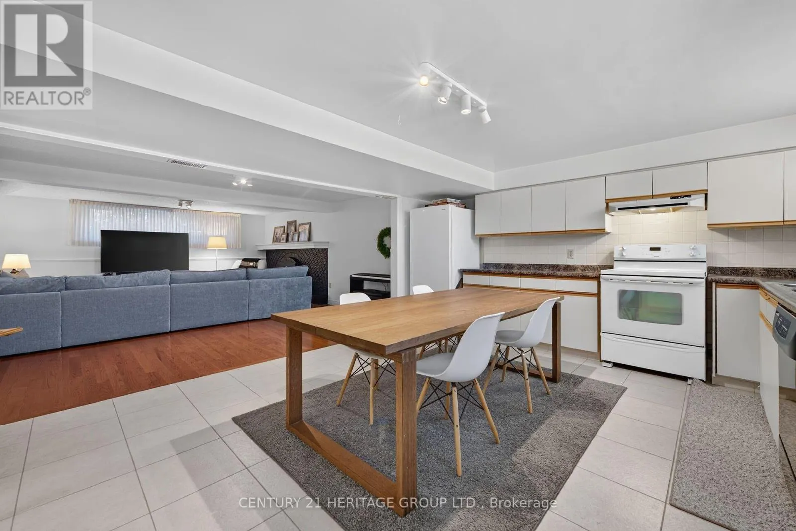 19 MEADOWBROOK CRESCENT