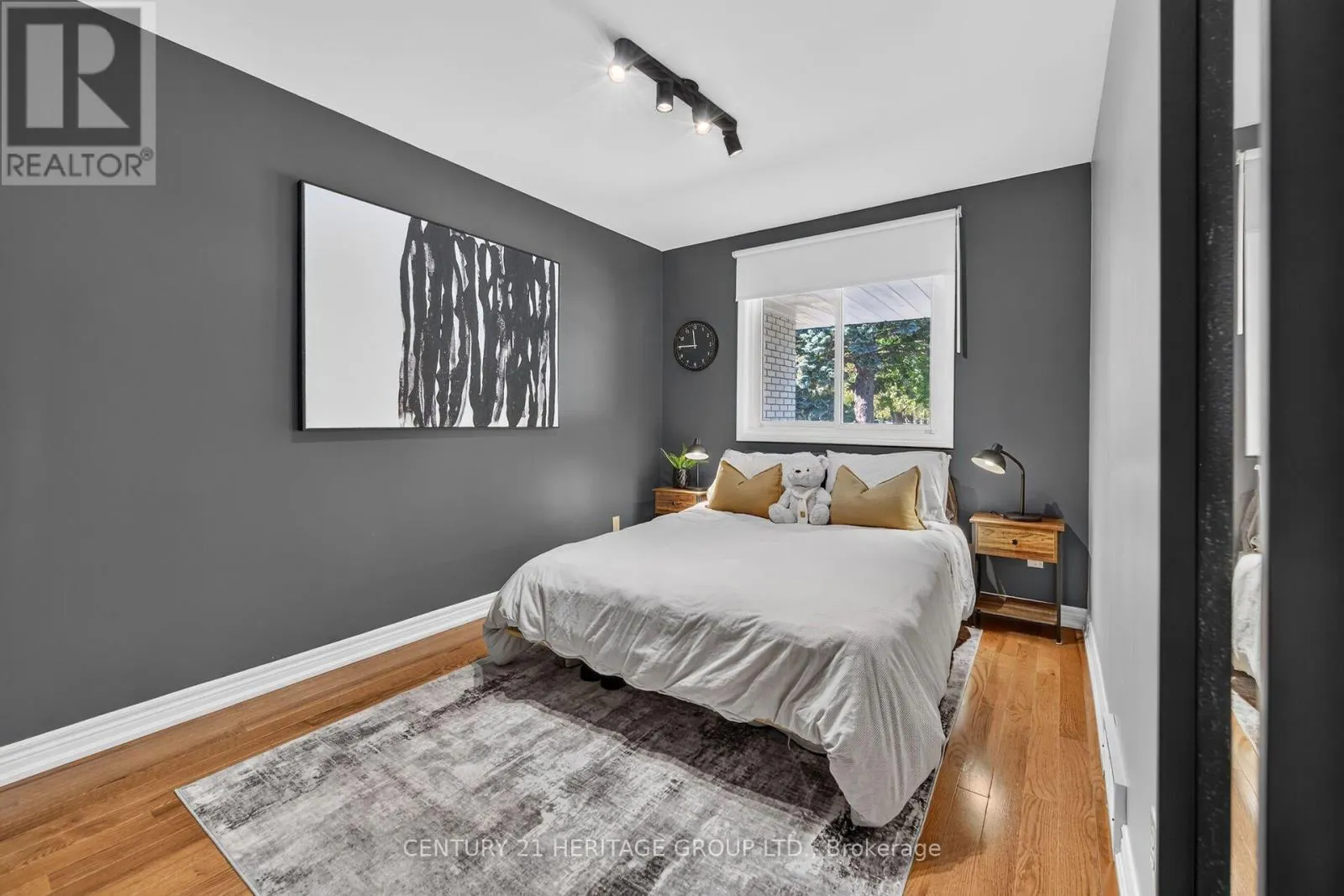 19 MEADOWBROOK CRESCENT