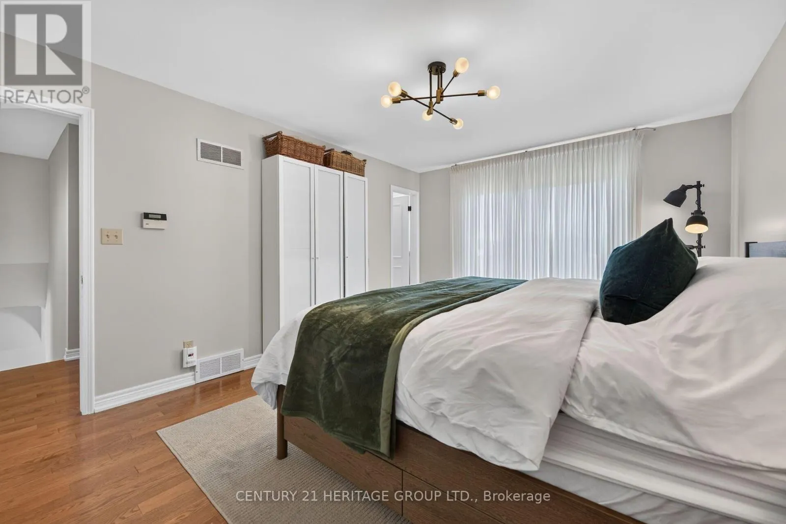 19 MEADOWBROOK CRESCENT