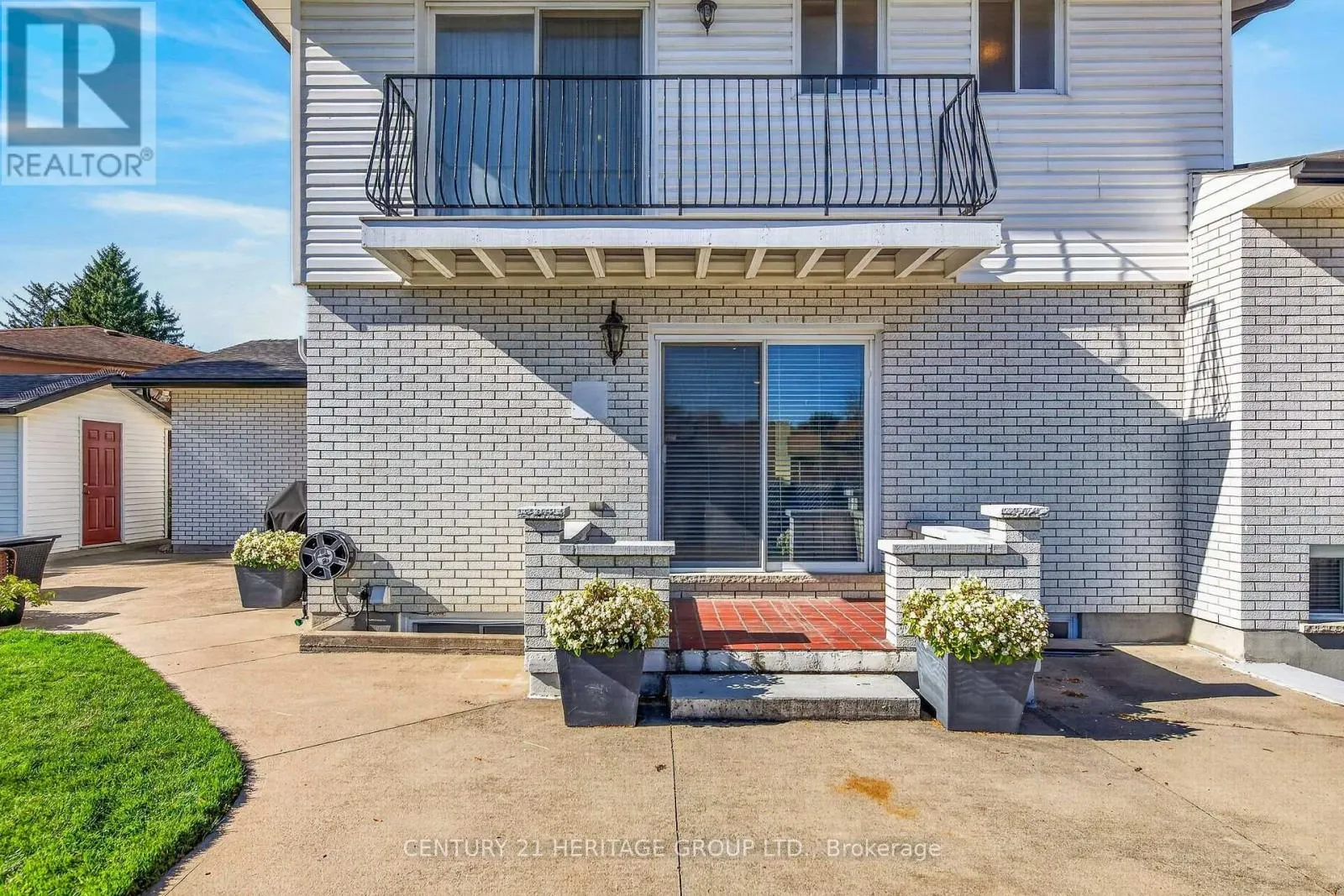 19 MEADOWBROOK CRESCENT