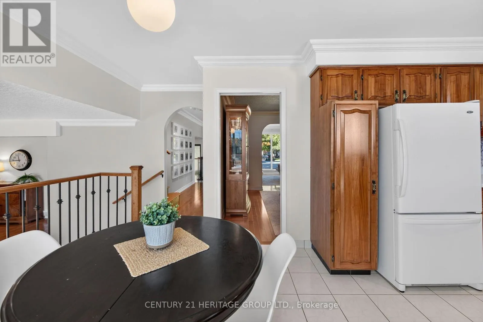 19 MEADOWBROOK CRESCENT