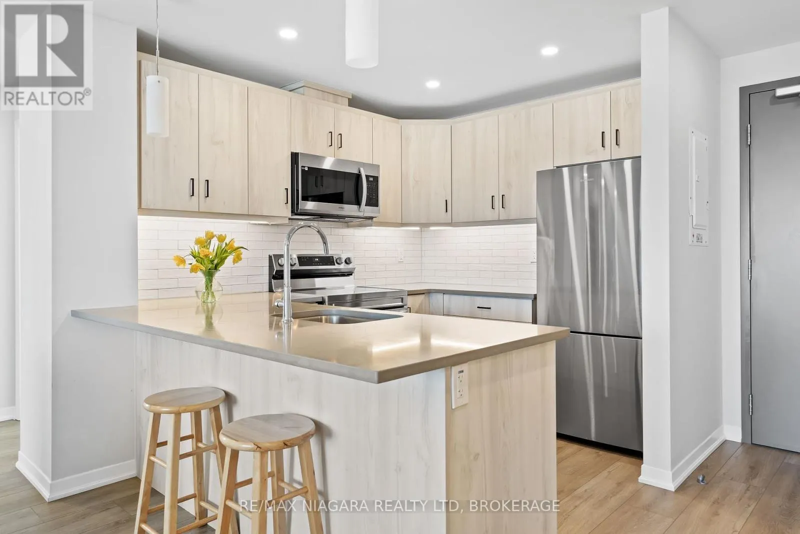 301 - 3998 VICTORIA AVENUE #301