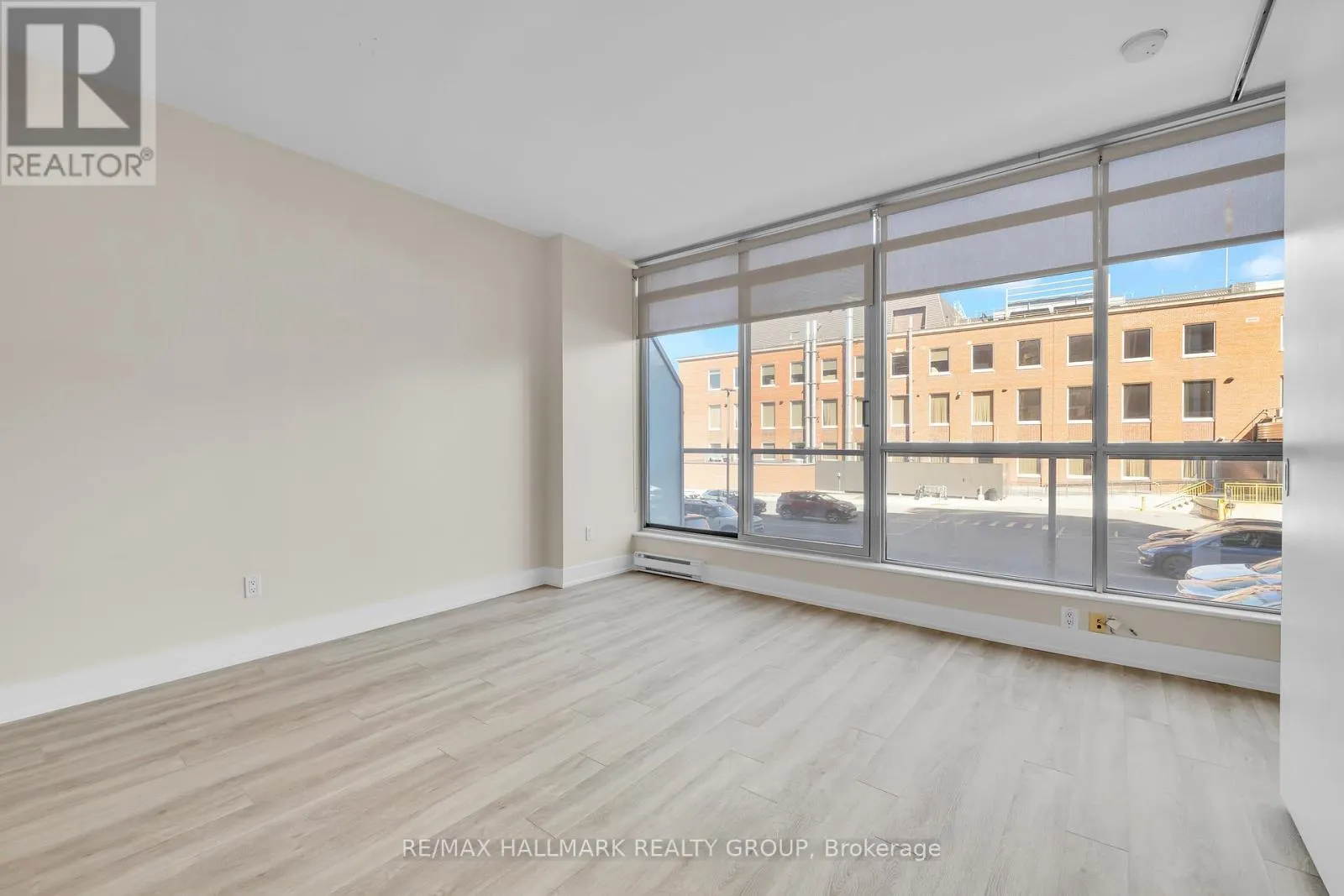 210 - 180 YORK STREET