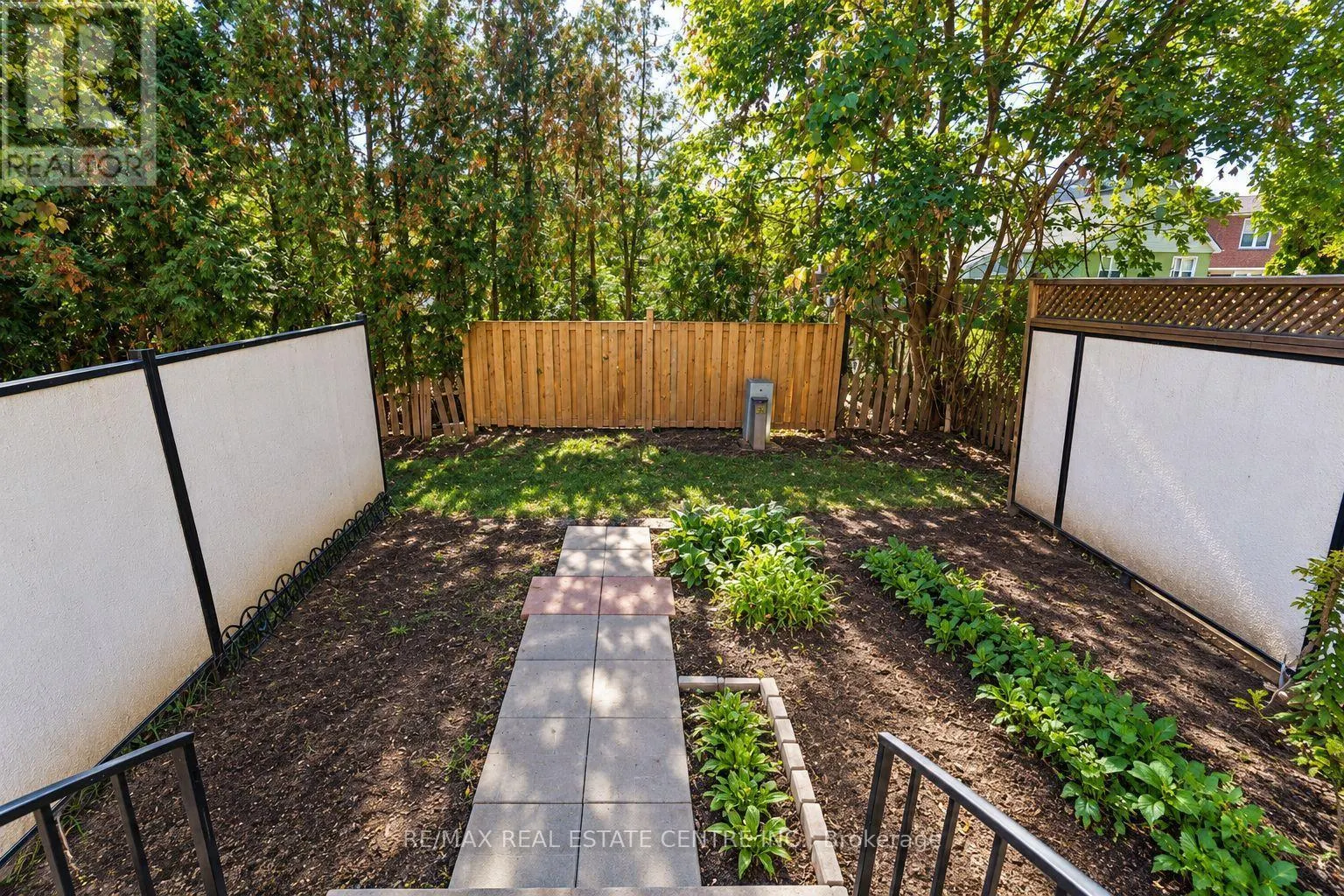 27 WOODMAN DRIVE N
