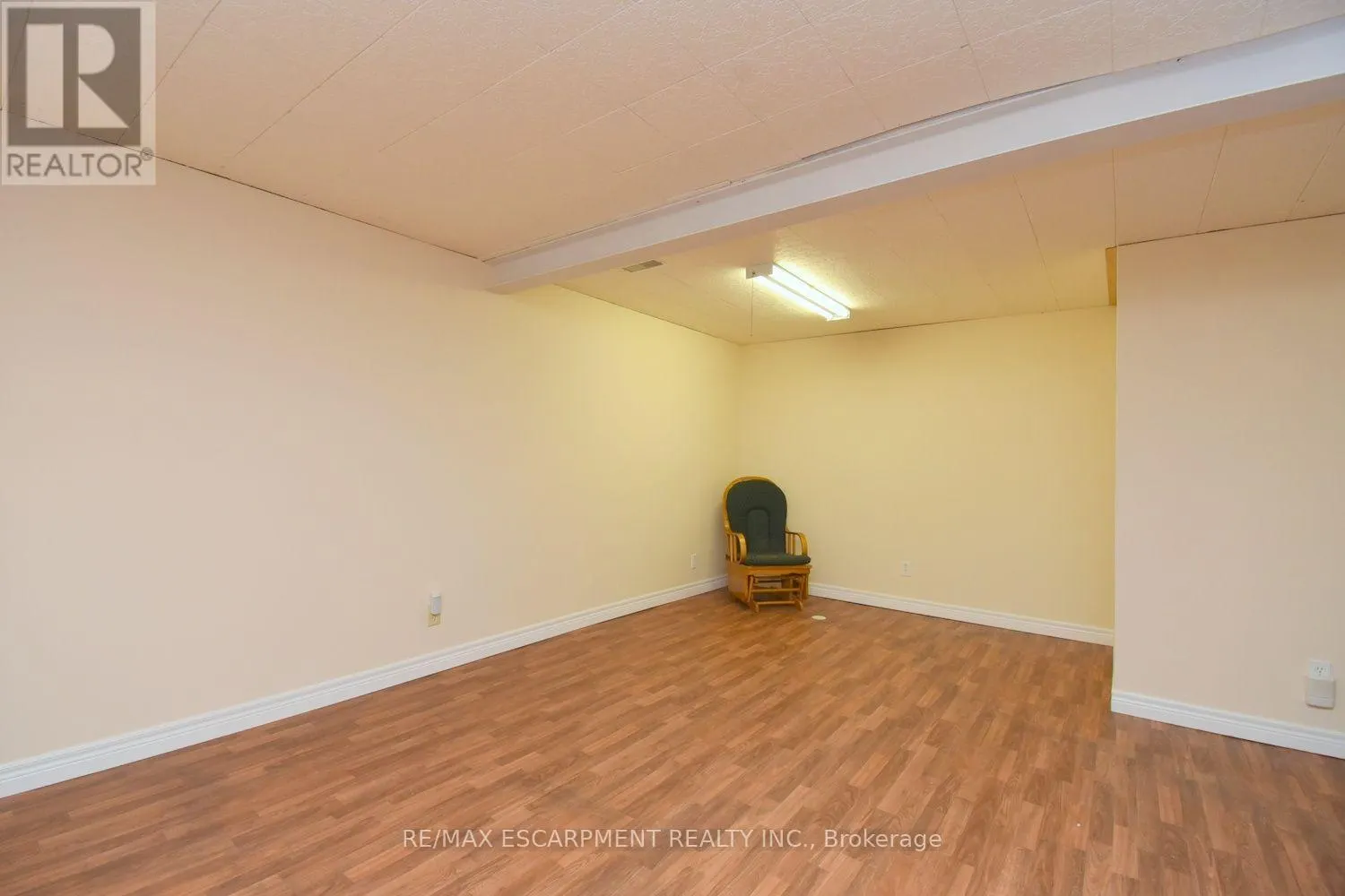 87 JENIFER DRIVE