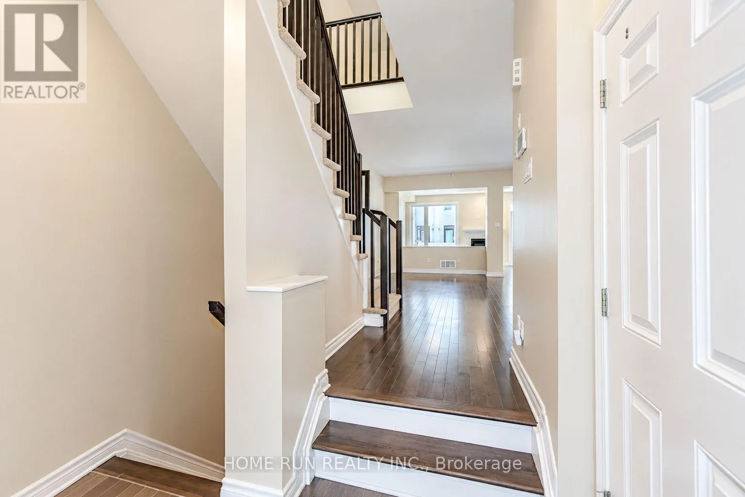785 CAIRN CRESCENT