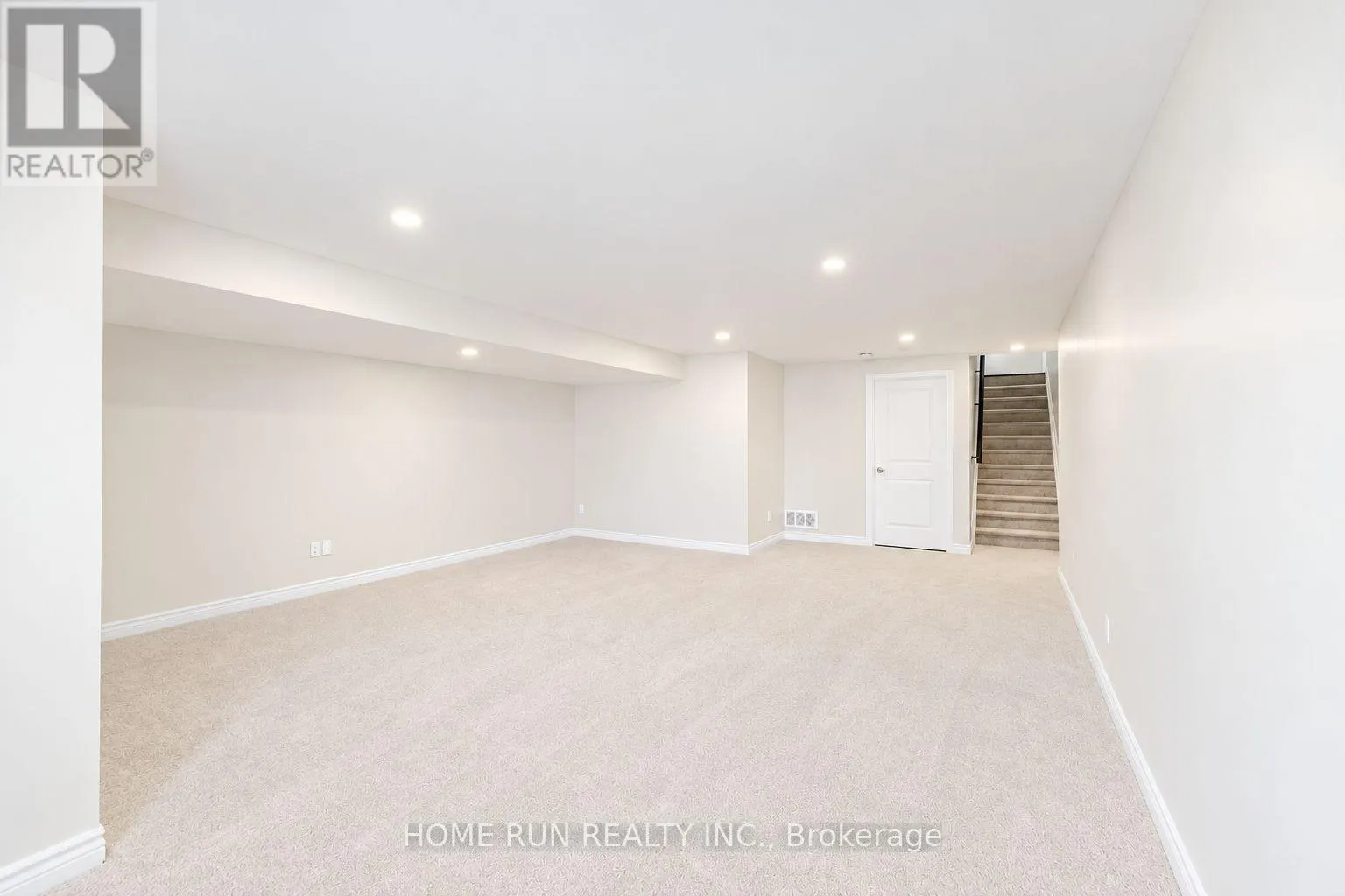 785 CAIRN CRESCENT