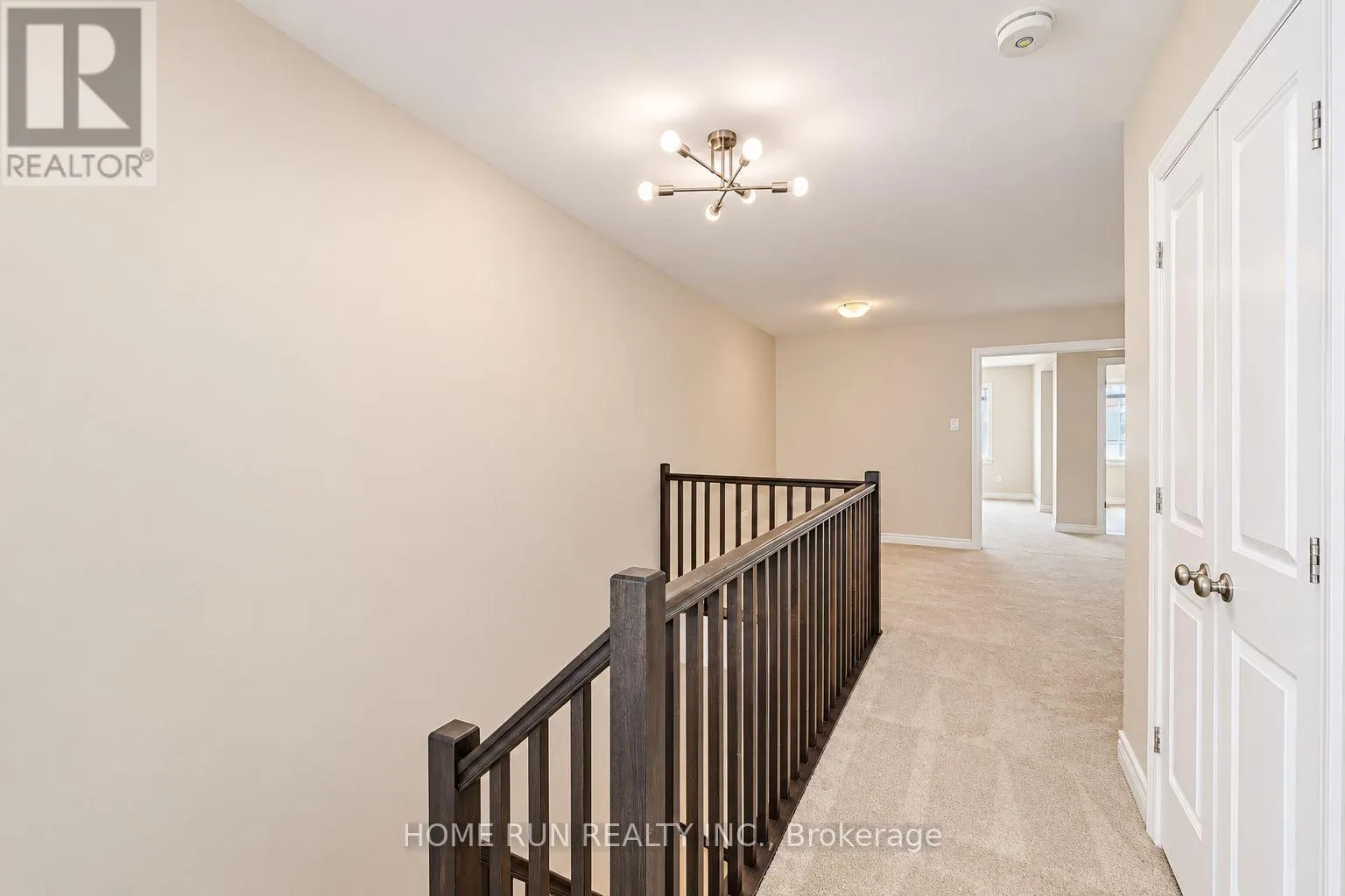 785 CAIRN CRESCENT