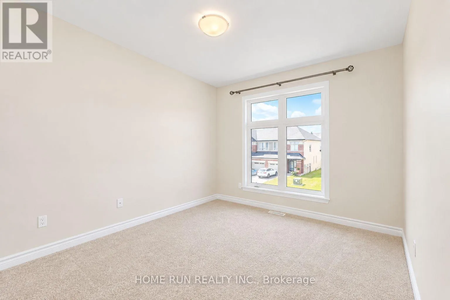 785 CAIRN CRESCENT