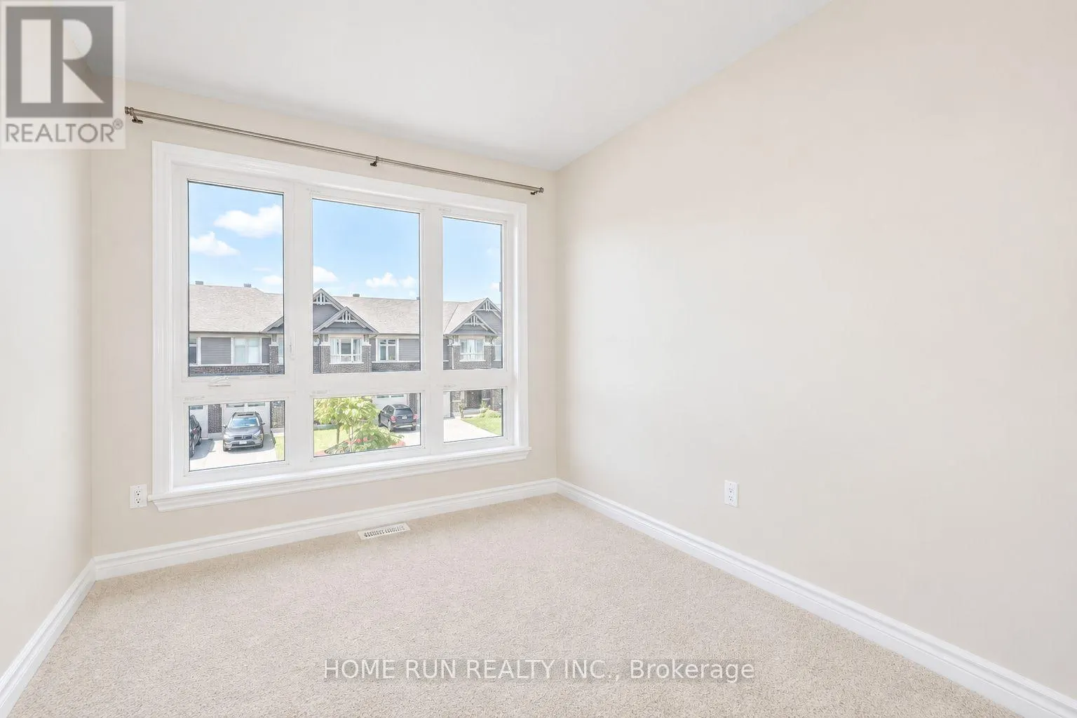 785 CAIRN CRESCENT