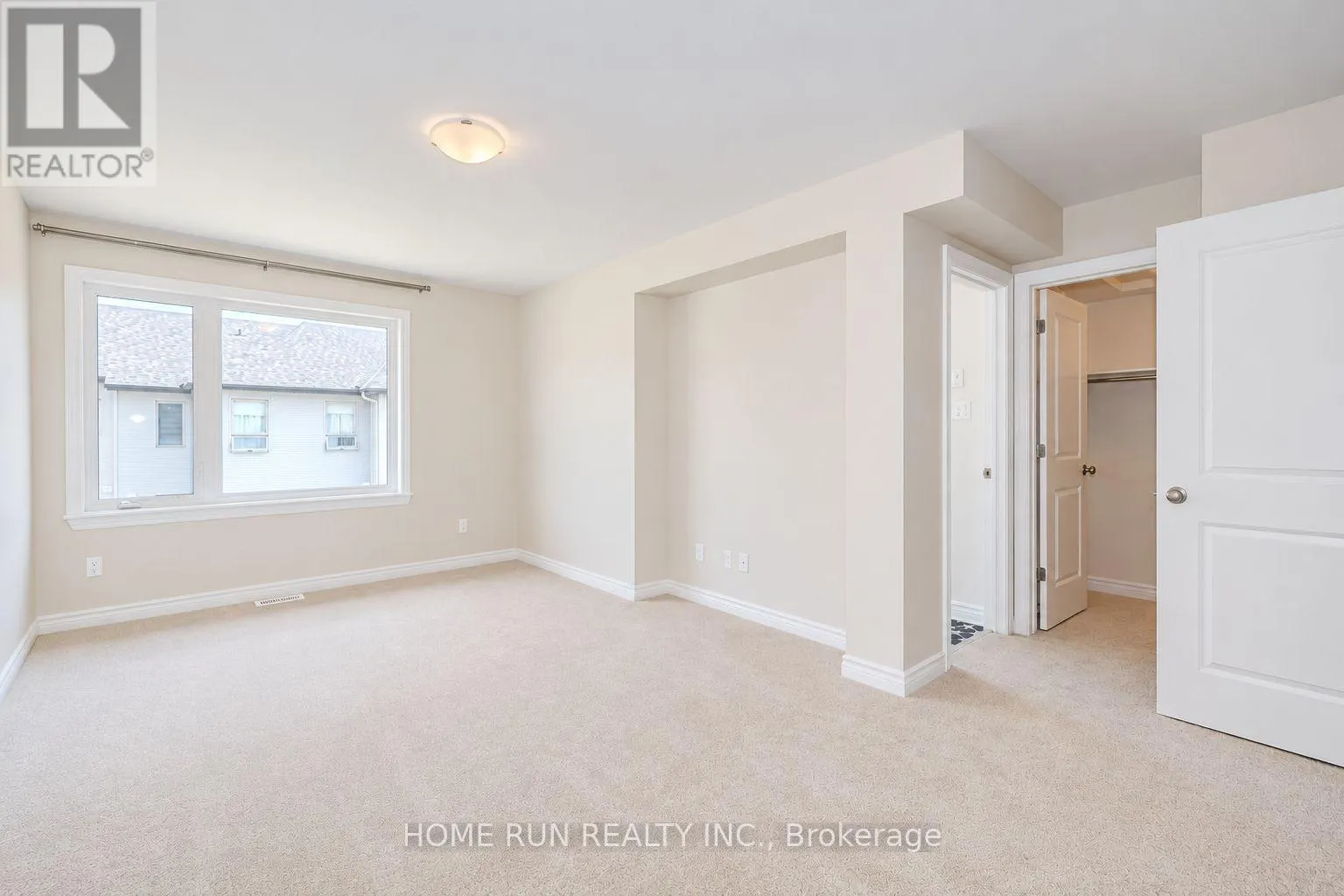 785 CAIRN CRESCENT