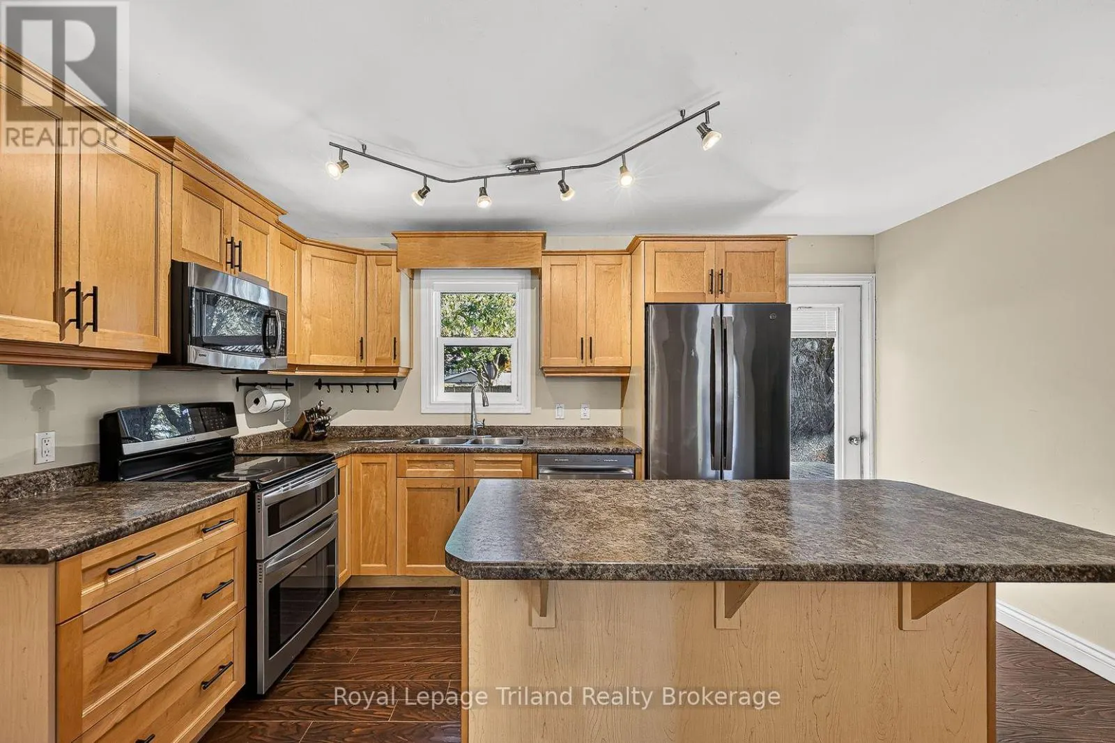173 WASHINGTON STREET W