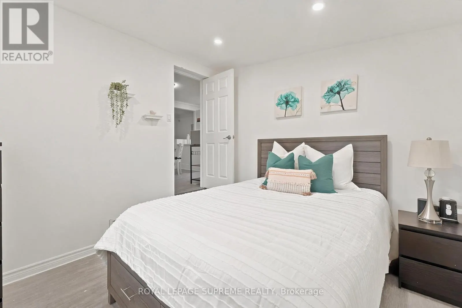 24 ALEXANDRA BOULEVARD