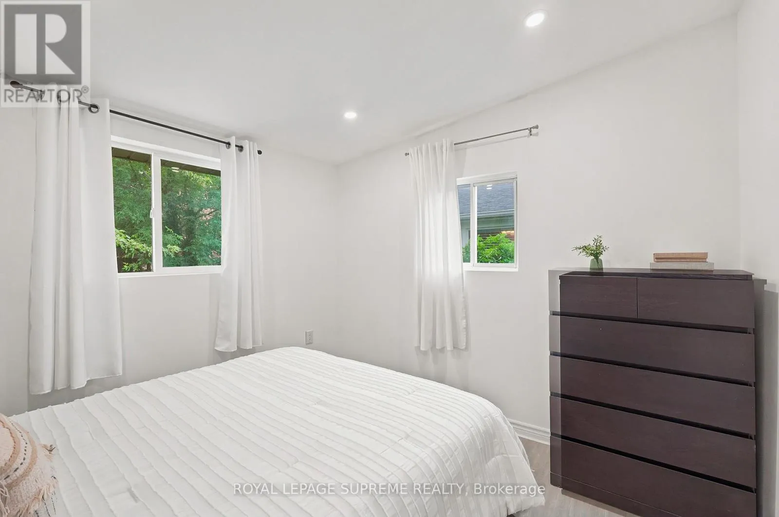 24 ALEXANDRA BOULEVARD