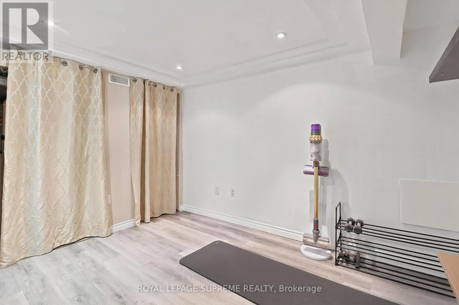 24 ALEXANDRA BOULEVARD