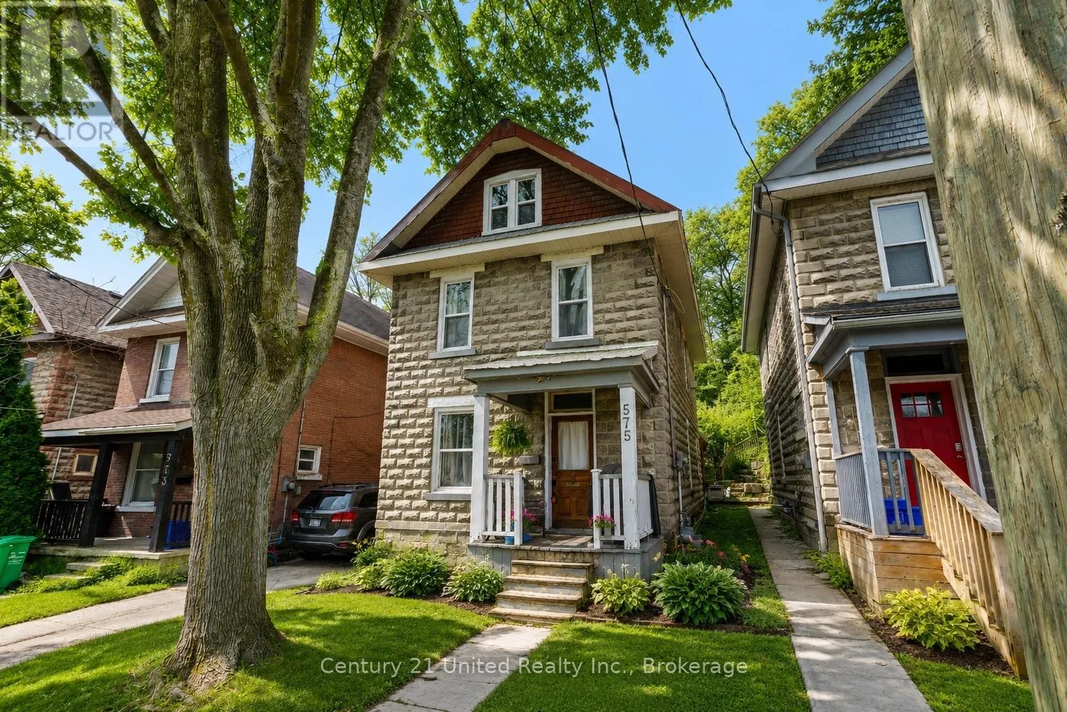 575 BETHUNE STREET