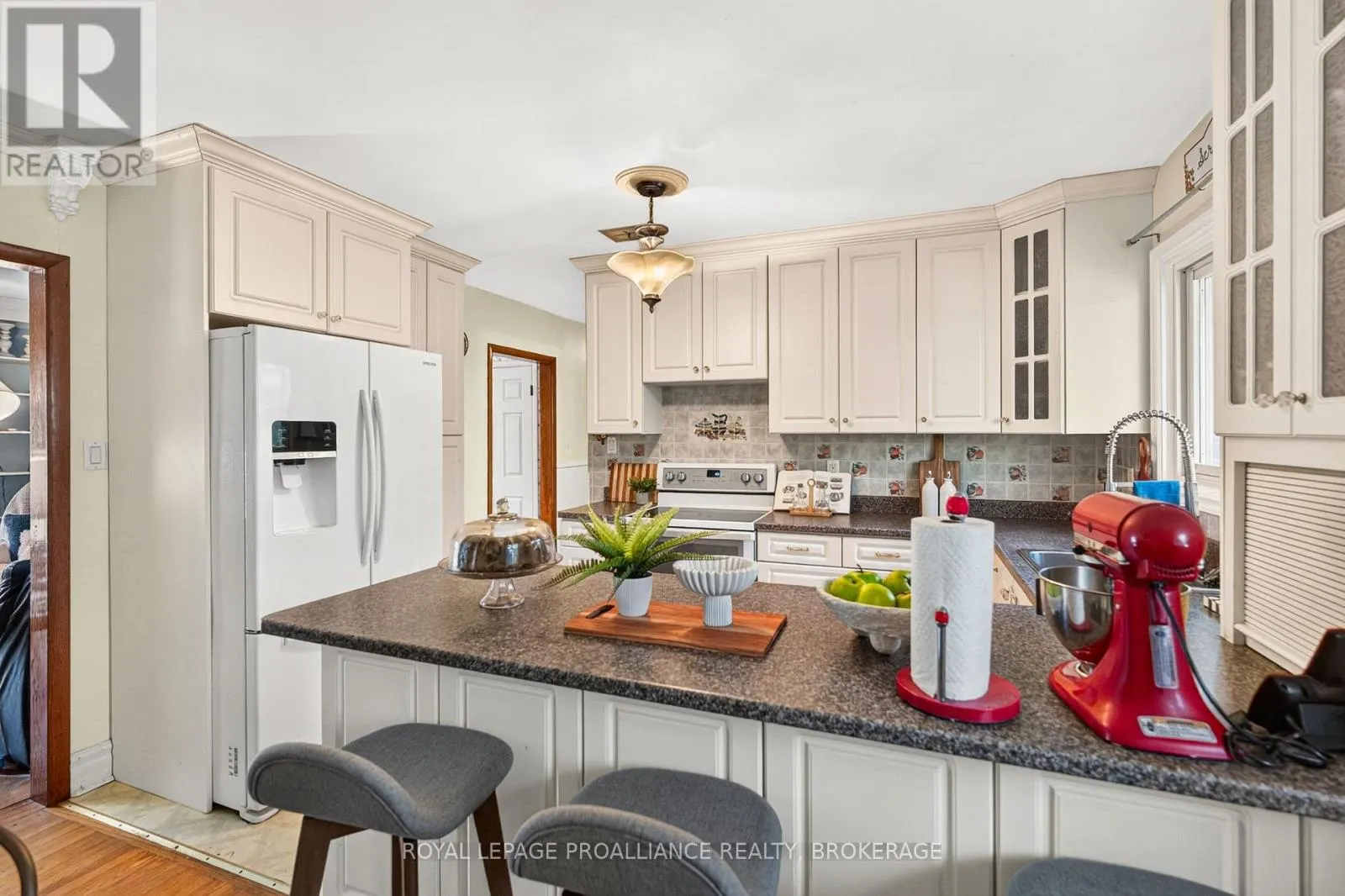 413 MAPLE RIDGE DRIVE