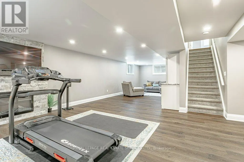 560 LAKEVIEW DRIVE