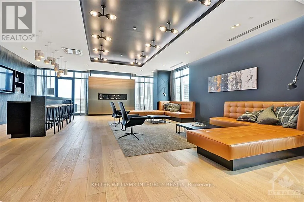 706 - 255 BAY STREET