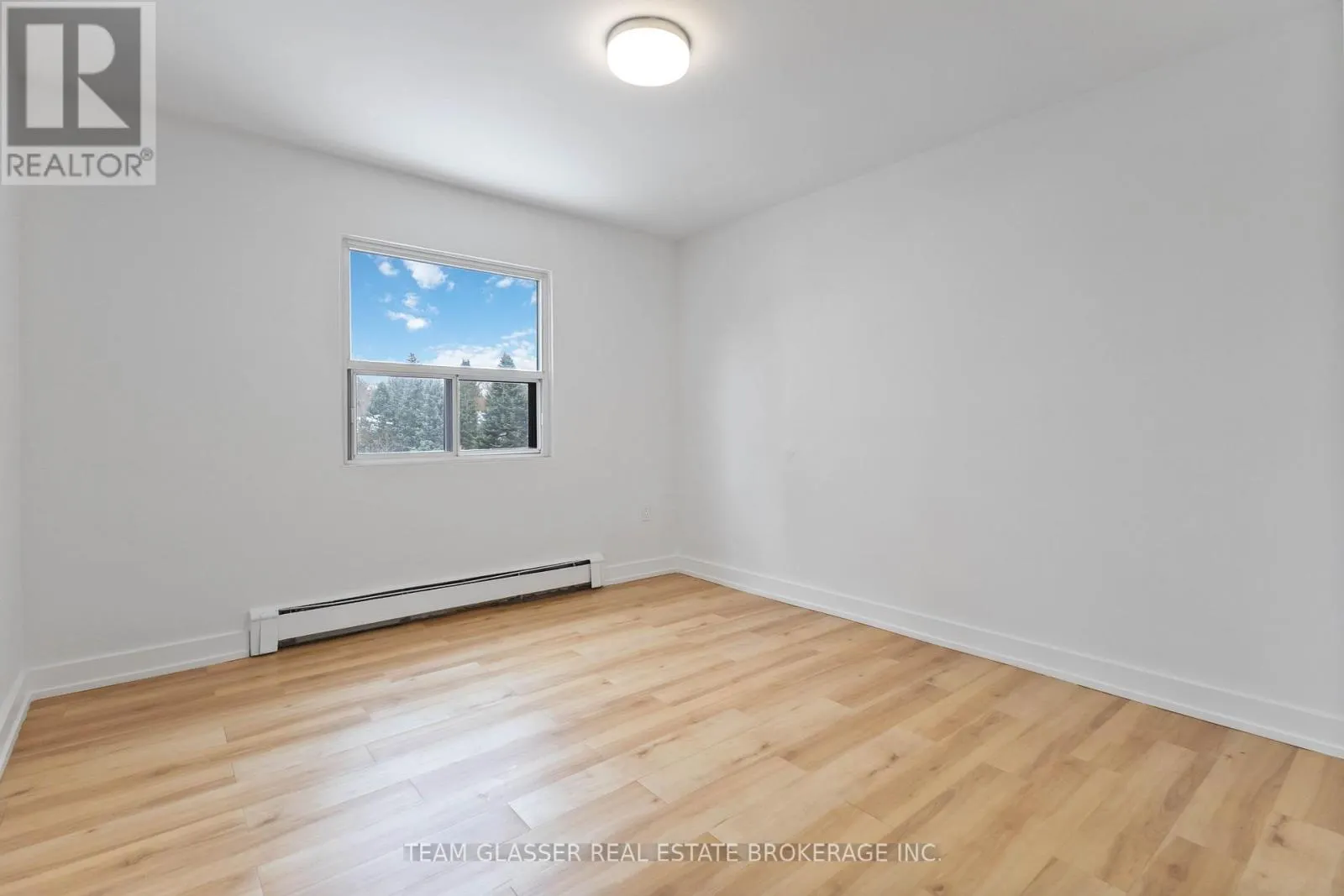 301 - 540 PROUDFOOT LANE #301