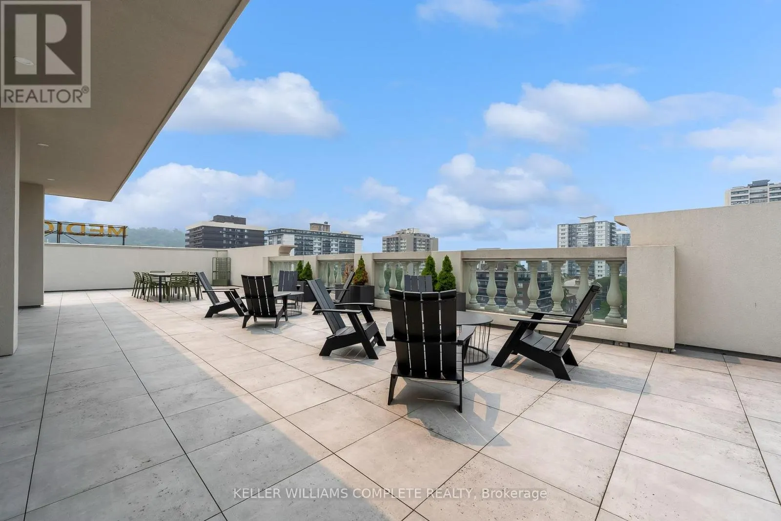 804 - 169 JAMES STREET S